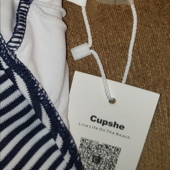 🖤🤍🩱NWT Cupshe Black & White Plunge One Piece Bathing Suit - Picture 6 of 10